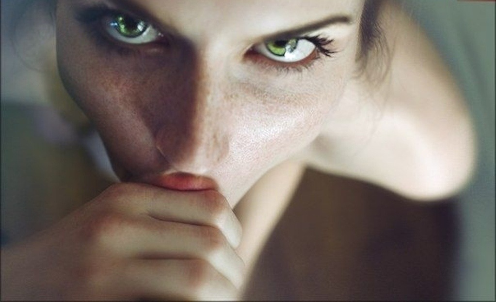 Making eye contact during oral sex